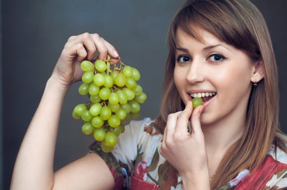 Take a Look for the side effects of eating Grapes