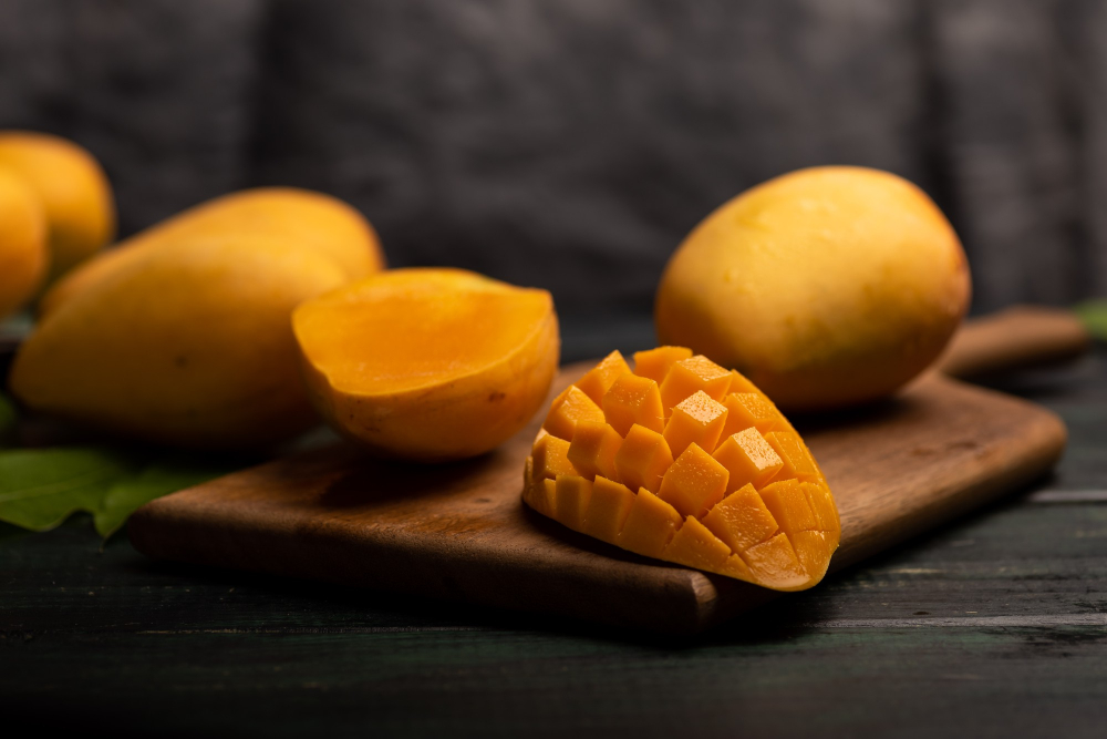 Unlocking the Benefits: Soaking Mangoes Before Eating | Health Tips