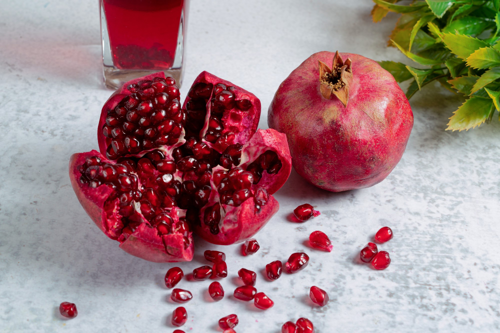 5 Health Benefits of Eating Pomegranate Daily | Boost Immunity, Memory & More